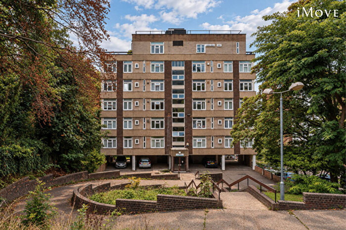 2 Bedroom Flat For Sale In Princess Court, London, London, SE19