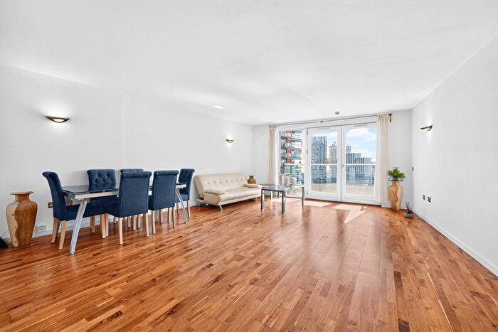 2 Bedroom Flat For Sale In Fairmont Avenue, London, E14