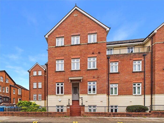 2 Bedroom Flat For Sale In London Road, Gloucester, Gloucestershire, GL1