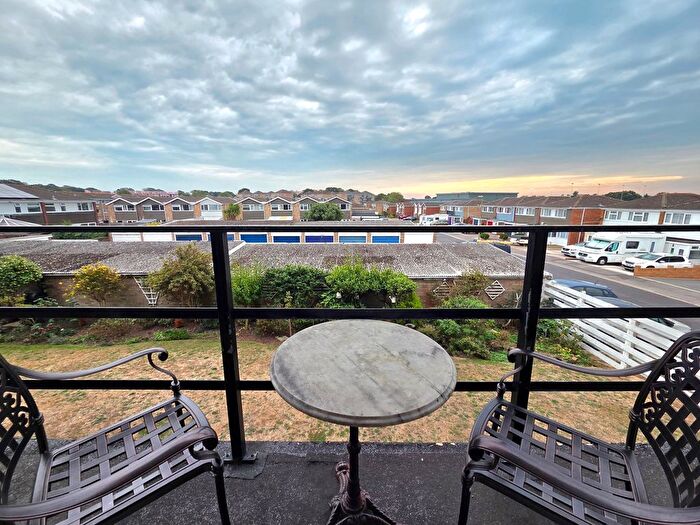 2 Bedroom Flat To Rent In Gale Moor Avenue, Gosport, PO12