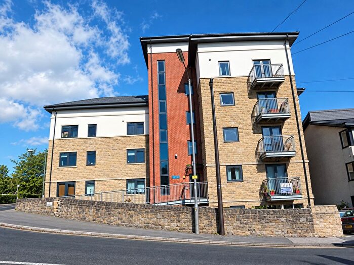 2 Bedroom Flat To Rent In Troy Road, Horsforth, Leeds, West Yorkshire, Uk, LS18