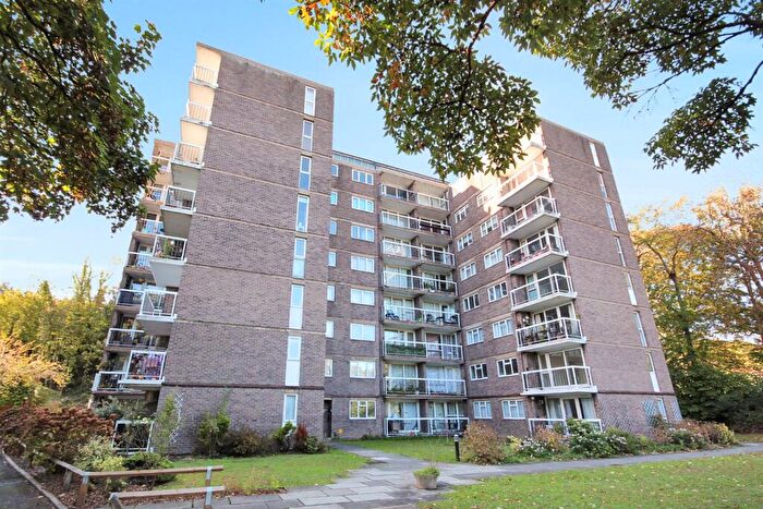2 Bedroom Flat To Rent In Bourne Court, Patcham, Brighton, BN1