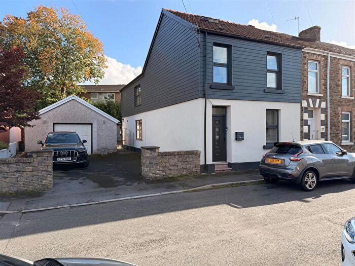 3 Bedroom End Of Terrace House For Sale In Salem Road, Llanelli, SA15