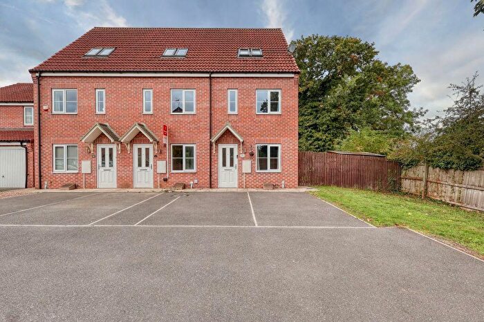 3 Bedroom Terraced House For Sale In Woodside Drive, Scunthorpe, DN17