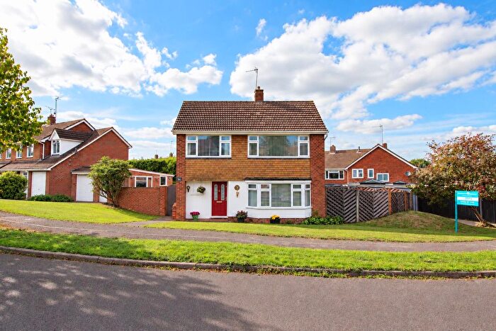 3 Bedroom Detached House For Sale In Foxcombe Drive, Tilehurst, Reading, RG31