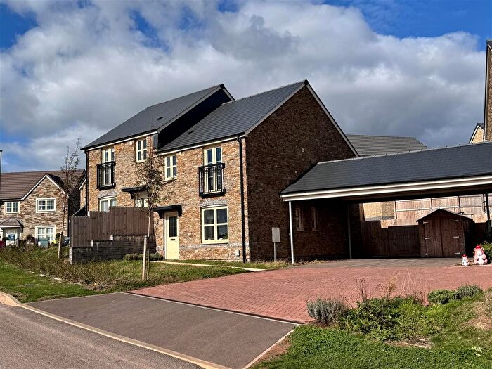 3 Bedroom Property To Rent In Perennial Crescent, Paignton, TQ4