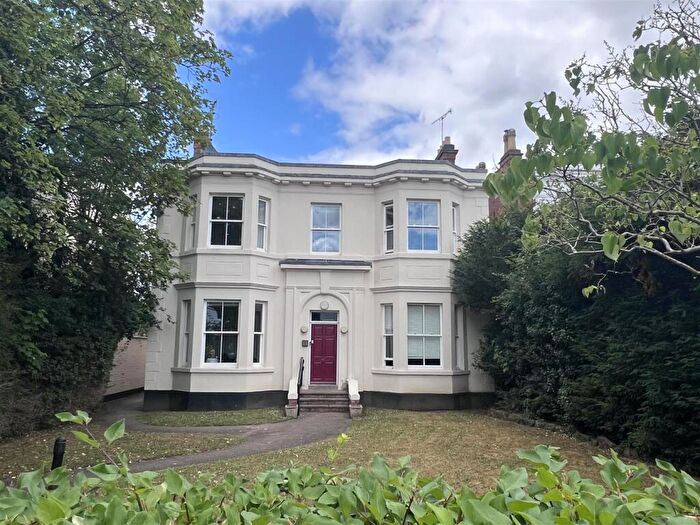 1 Bedroom Apartment For Sale In Leam Terrace, Leamington Spa, CV31