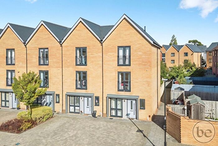 4 Bedroom Terraced House For Sale In Ruston Close, Reading, RG2