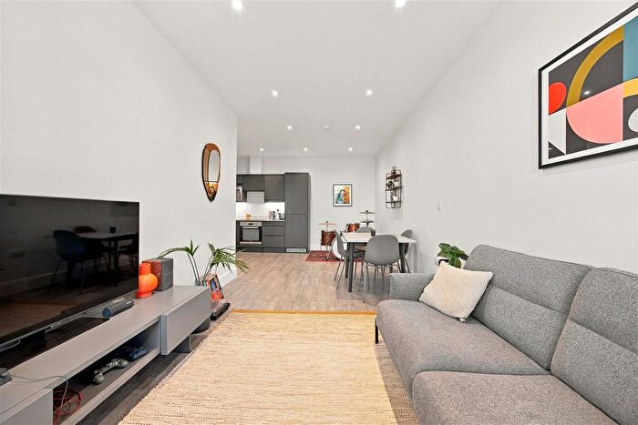 2 Bedroom Flat For Sale In Belmont Road, Uxbridge, UB8