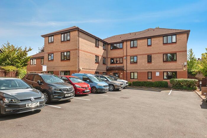 2 Bedroom Flat For Sale In Upper High Street, Taunton, TA1