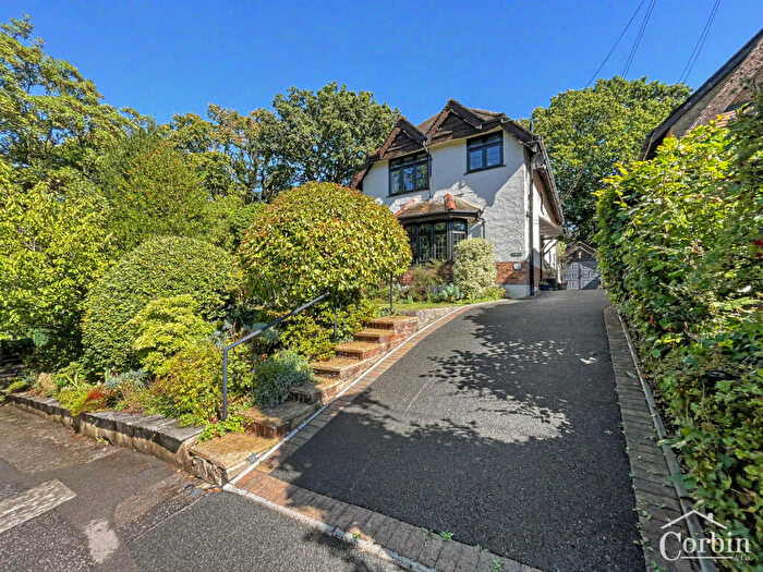 4 Bedroom Detached House For Sale In Lea Way, Bournemouth, BH11