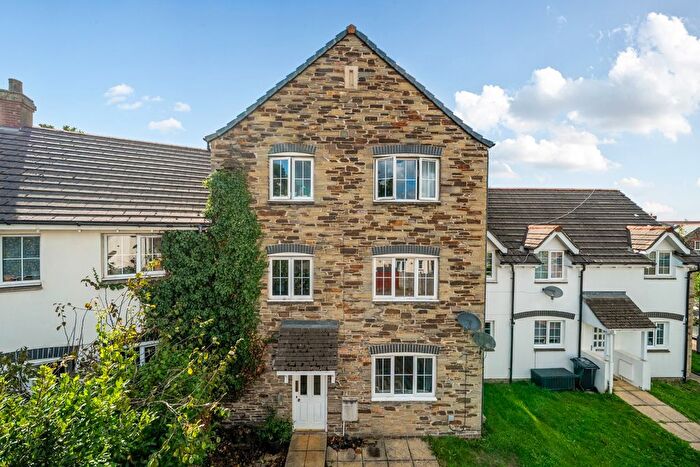 2 Bedroom Flat For Sale In Bluebell Way, Launceston, PL15