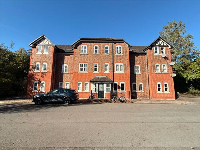 2 Bedroom Apartment For Sale In Pencarrow Close, West Didsbury, M20