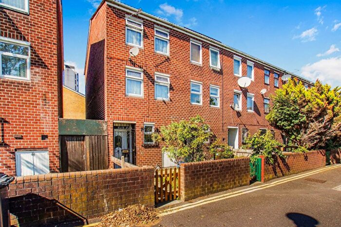 3 Bedroom Terraced House For Sale In Carlisle Walk, London, E8