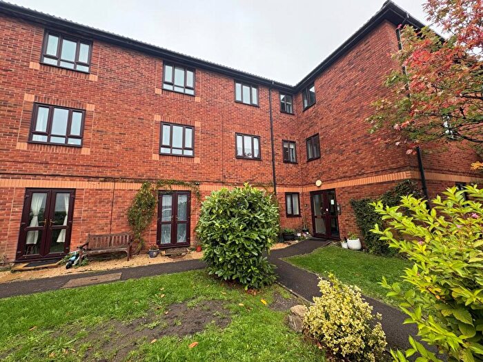 2 Bedroom Flat To Rent In Buttons Yard, Warminster, BA12