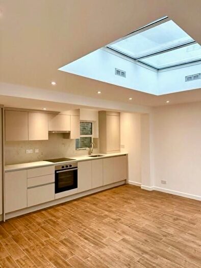 2 Bedroom Flat To Rent In Lgf Devonport Road, Shepherds Bush, London, W12