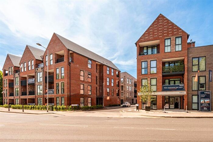 2 Bedroom Flat For Sale In Carters Close, Reading, RG1