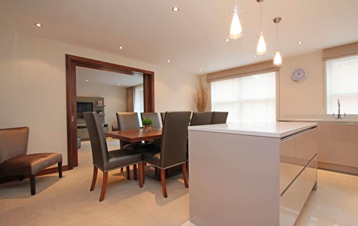 2 Bedroom Flat To Rent In Ennismore Gardens, London, SW7