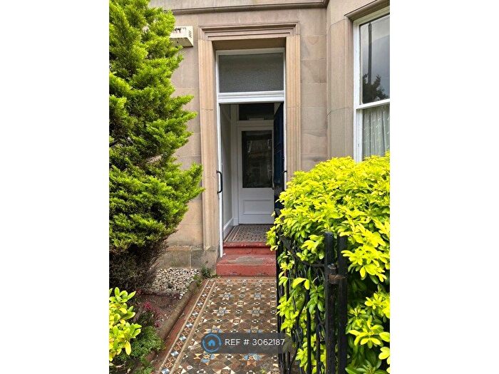 3 Bedroom Flat To Rent In Edinburgh, Edinburgh, EH11