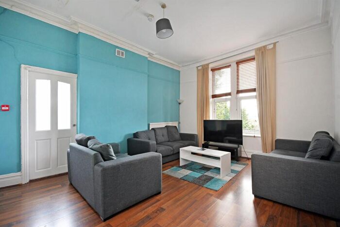 5 Bedroom Apartment To Rent In Newbould Lane, Broomhill, S10