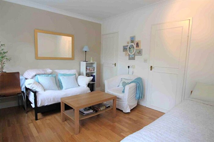 1 Bedroom Flat To Rent In Downholme, - Upper Richmond Road, Putney, London, SW15