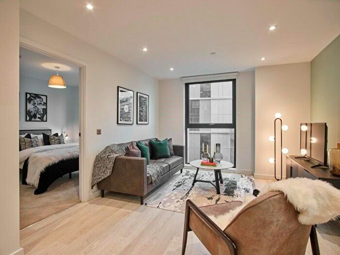 2 Bedroom Flat To Rent In The Helm, Holdenhurst Road, BH8