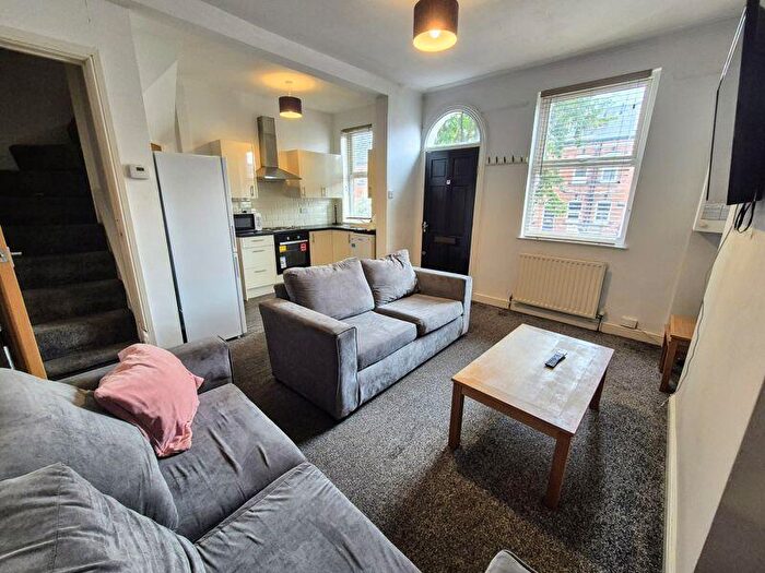 4 Bedroom Terraced House To Rent In Hall Grove, Leeds, LS6