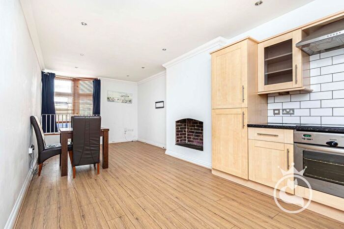 3 Bedroom Flat For Sale In Bournemouth Road, Poole, BH14