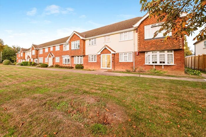2 Bedroom Flat For Sale In Nelmes Way, Hornchurch, Essex, RM11