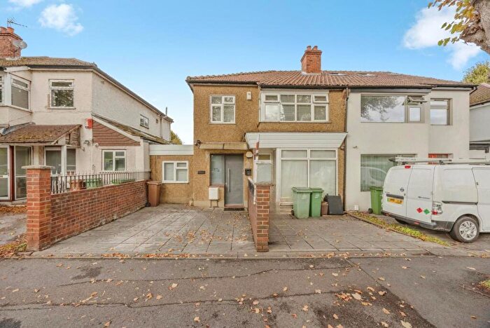 4 Bedroom Semi-Detached House For Sale In Ruskin Road, Carshalton, SM5