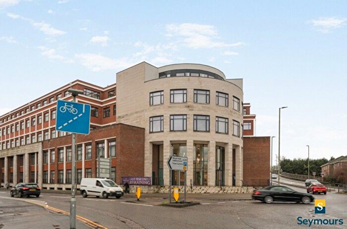 2 Bedroom Flat To Rent In Chertsey, Surrey, KT16