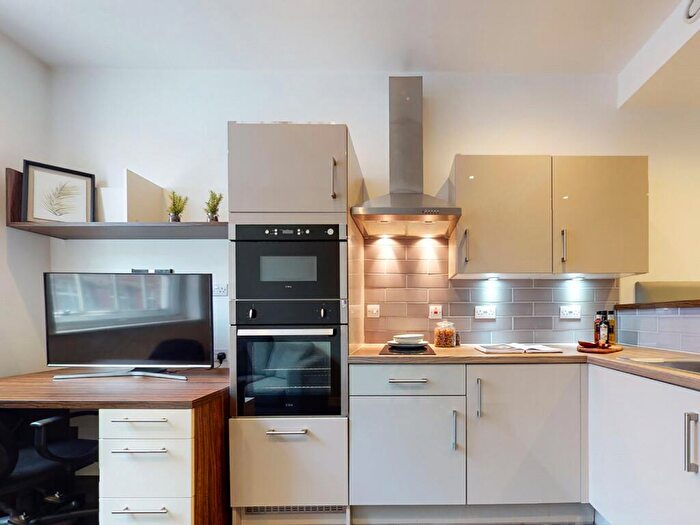 Apartment To Rent In Apt, Park Square Residence #, LS1
