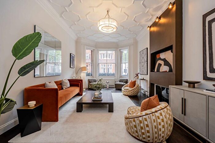 3 Bedroom Flat For Sale In Draycott Place, Chelsea, SW3