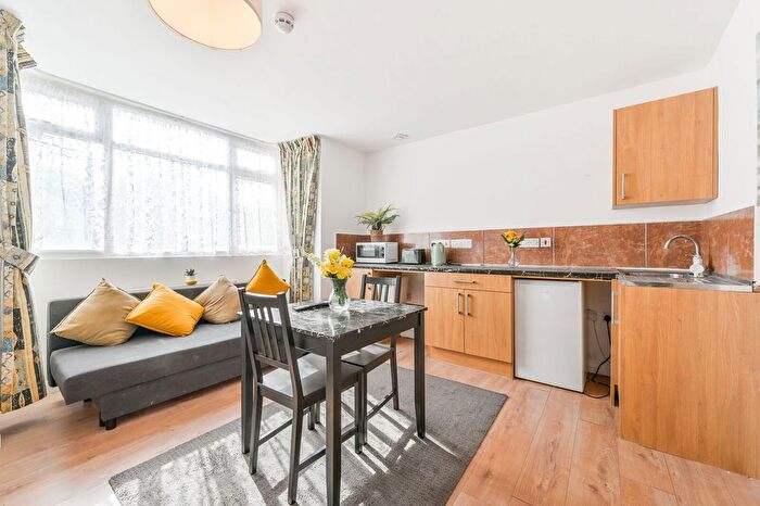 Studio To Rent In Stratford Road, Southall, UB2