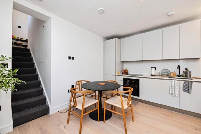 2 Bedroom Maisonette To Rent In Ellsworth Street, Bethnal Green, London, E2