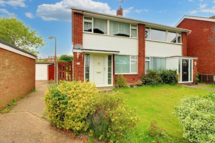 3 Bedroom Semi-Detached House To Rent In Hilary Crescent, Rayleigh, SS6