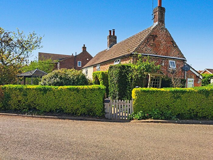 3 Bedroom Cottage For Sale In Lutton, Spalding, Lincolnshire, PE12