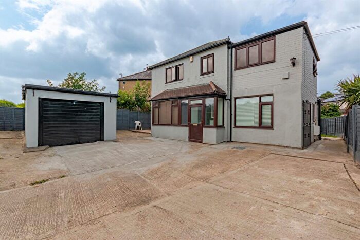 4 Bedroom Detached House For Sale In Wykebeck Valley Road, Leeds, LS9