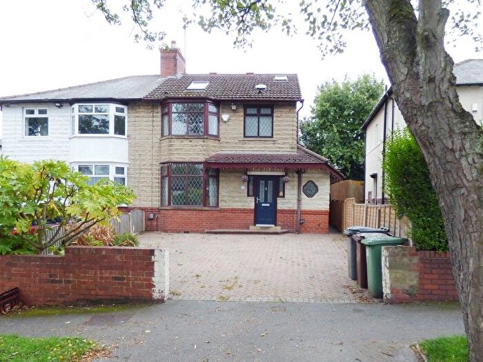 4 Bedroom Semi-Detached House For Sale In Armley Grange Avenue, Leeds, LS12