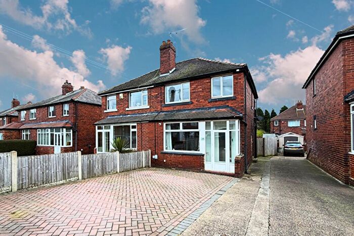 3 Bedroom Semi-Detached House For Sale In Topcliffe Lane, LS27