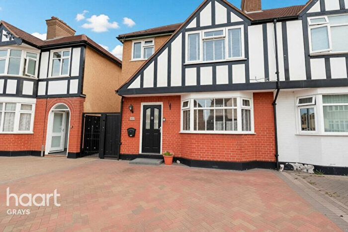 3 Bedroom Semi-Detached House For Sale In Heathview Road, Grays, RM16