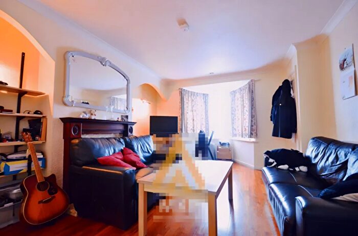 3 Bedroom Flat To Rent In Poole Crescent, Birmingham, B17