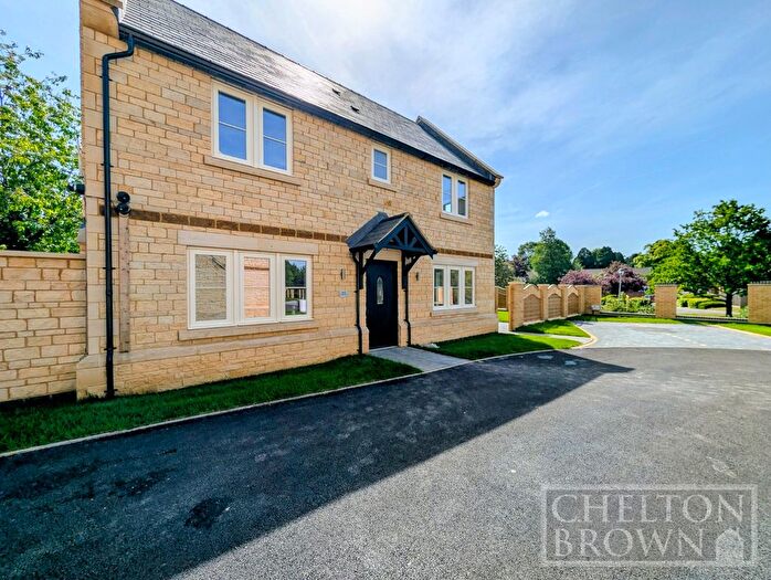 3 Bedroom Detached House For Sale In Castle Mews, Wellingborough, Northamptonshire, NN8