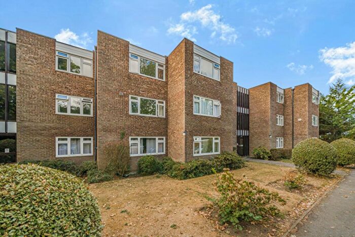 2 Bedroom Flat For Sale In Woodside, Walton On Thames, Surrey, KT12