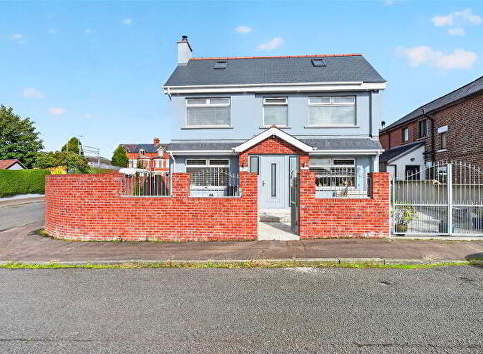 3 Bedroom Detached House For Sale In Mountainview Gardens, Belfast, BT14