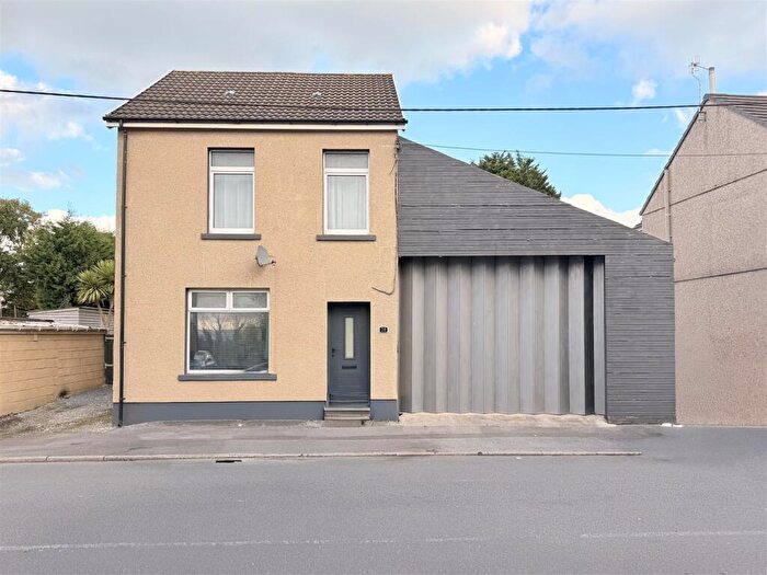 3 Bedroom Detached House For Sale In Llwynhendy Road, Llanelli, SA14