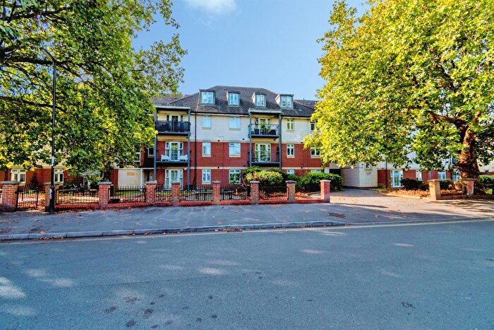 2 Bedroom Flat For Sale In Millbrook Road East, Southampton, SO15