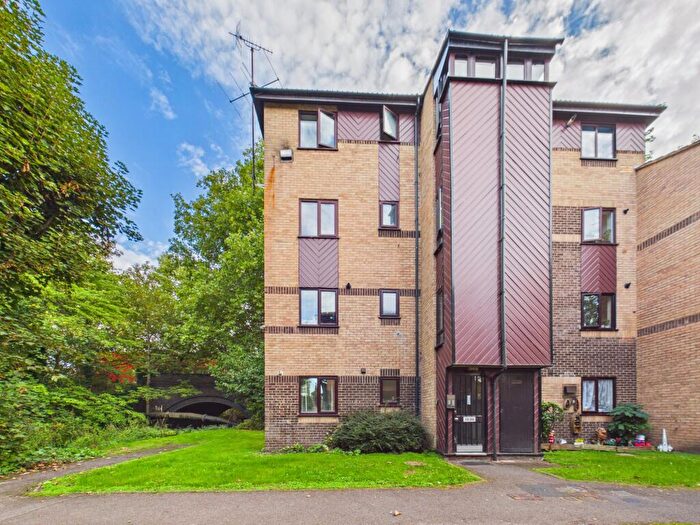 1 Bedroom Flat To Rent In St Pauls Court, RG1