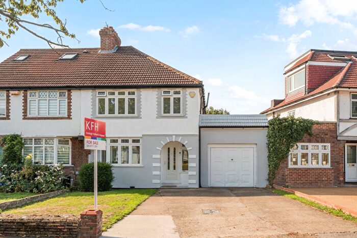 3 Bedroom Semi-Detached House For Sale In Gates Green Road, West Wickham, BR4