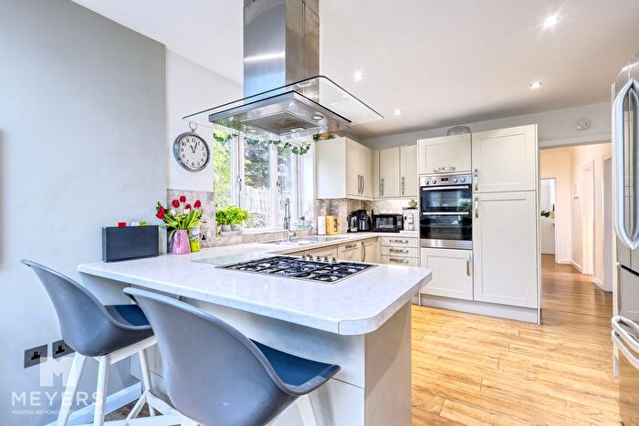 3 Bedroom Chalet For Sale In The Grove, Christchurch, BH23